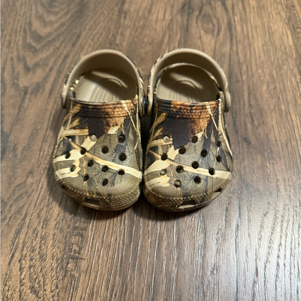 CROCS Kids Brown Camouflage Clogs